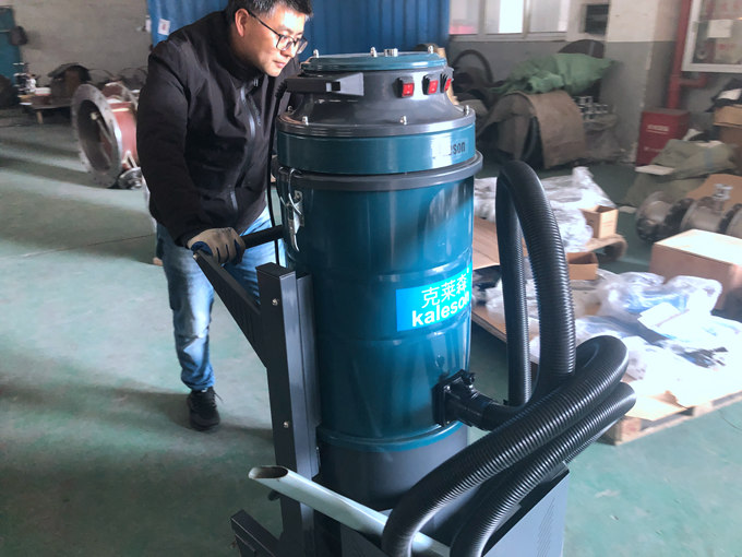 該怎樣區(qū)分工業(yè)吸塵器和商業(yè)吸塵器呢?