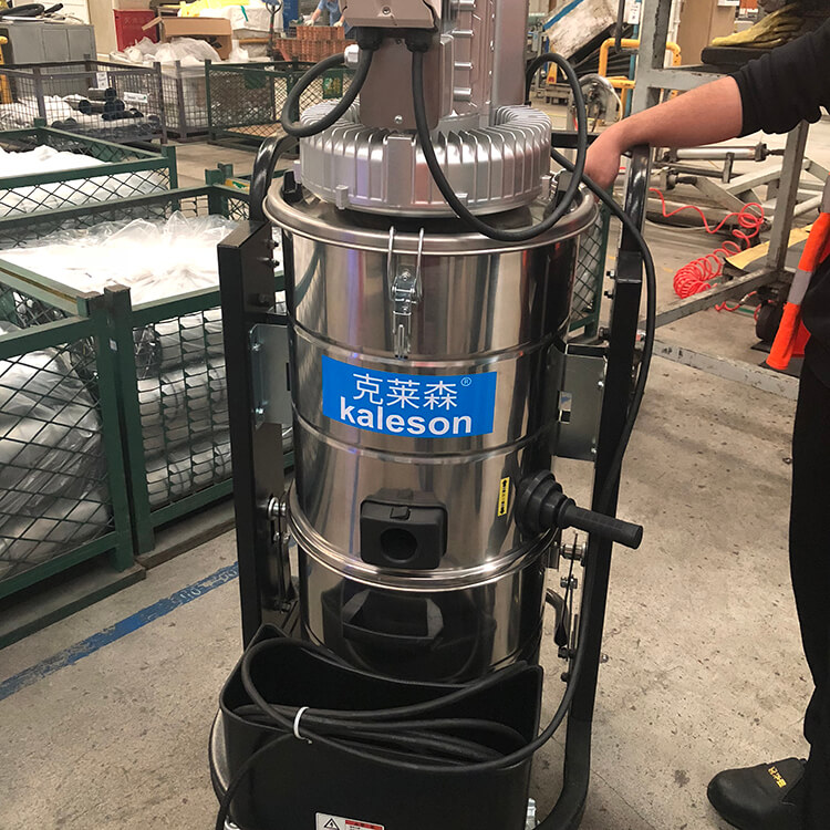 工廠粉塵吸塵設(shè)備使用