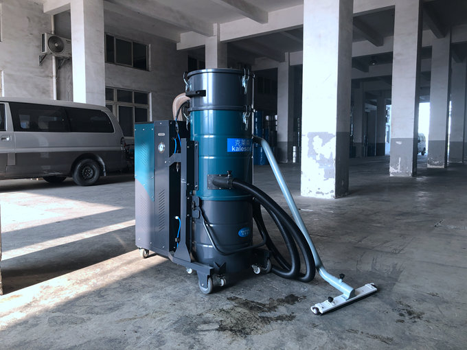 工業(yè)吸塵器使用時(shí)的注意事項(xiàng) 工業(yè)吸塵器使用時(shí)的注意事項(xiàng)