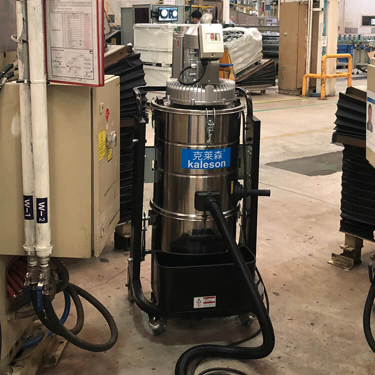 工業(yè)吸塵設(shè)備工作一段時(shí)間后就會(huì)發(fā)熱發(fā)燙咋辦? 工業(yè)吸塵設(shè)備工作一段時(shí)間后就會(huì)發(fā)熱發(fā)燙咋辦?