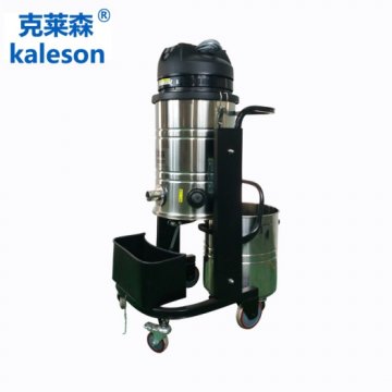 工廠車間內工業(yè)吸塵器可以采用移動式