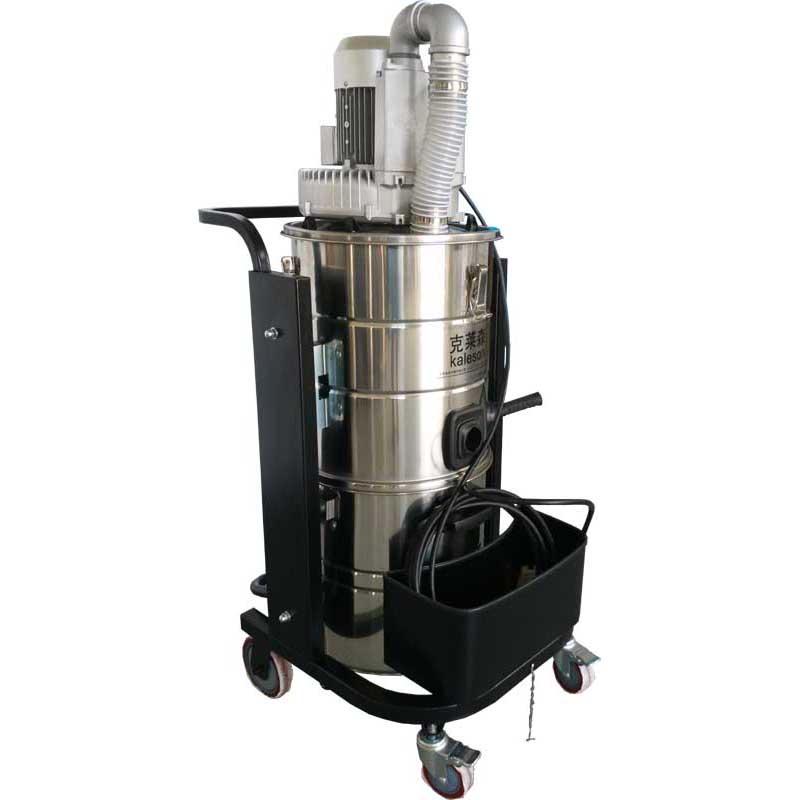 選擇工業(yè)吸塵器的時候一定要根據(jù)行業(yè)進行選擇 選擇工業(yè)吸塵器的時候一定要根據(jù)行業(yè)進行選擇